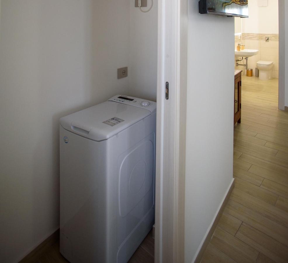 Central Station Apartments - Fanale Rentals パレルモ エクステリア 写真